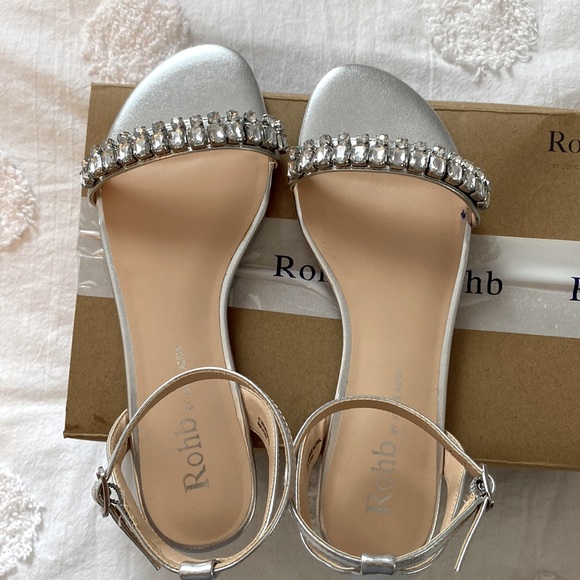 ROHB by Joyce Azria Cava Silver with Crystals flat Sandals Size 7.5 - Picture 3 of 10
